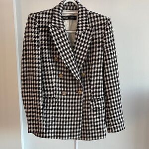 Zara Classic Houndstooth Blazer with Gold Buttons and Amazing shoulder pads!